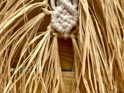 Décoration Murale en Macramé et Raphia sur Bois Flotté - Motif Feuille, Fait Main – Image 2