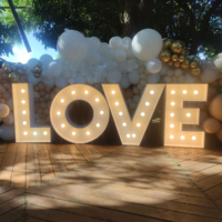 lettres lumineuses LOVE en location pour mariage ou événement romantique à La Réunion