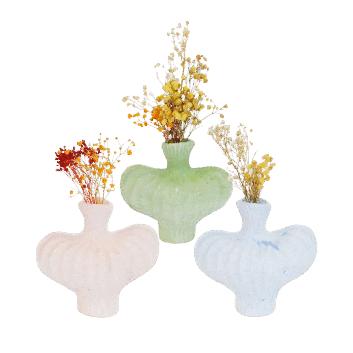 Petit vase meringué artisanal en plâtre Petit vase meringué artisanal en plâtre