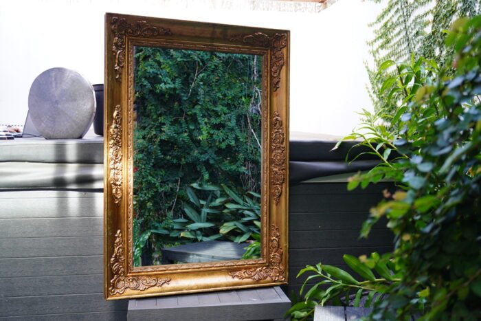 Location Grand miroir doré vintage