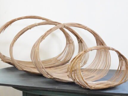 Panier 'Corbeille Elipse' en fibres naturelles, modèle Opalme, fabriqué à La Réunion. Design simple et naturel, idéal pour une déco minimaliste et pratique.