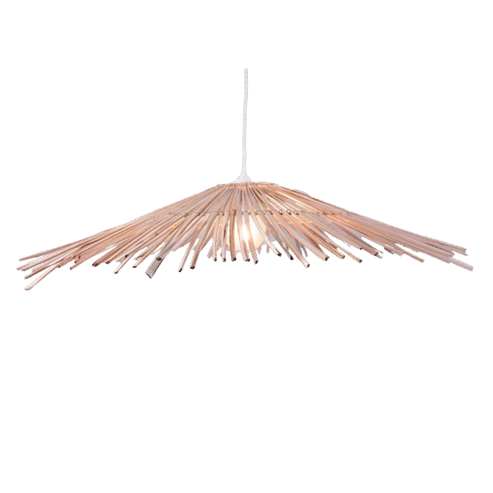 Suspension luminaire en fibres naturelles Opalme, modèle 'Parasol Coco', fabriquée à La Réunion avec des matériaux locaux. Élégant design naturel pour une déco contemporaine.