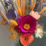 Bouquet personnalisé de 5 fleurs en papier crépon durable et fleurs séchées locales, création artisanale Murmure des Pétales, fabriqué à La Réunion. Design poétique et durable, idéal pour un cadeau d'anniversaire ou se faire plaisir