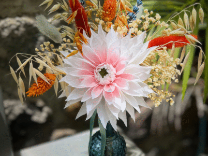 Fleur de Dahlia en Papier Crépon Durable – Artisanat Local | Murmure des Pétales | La Réunion – Image 5