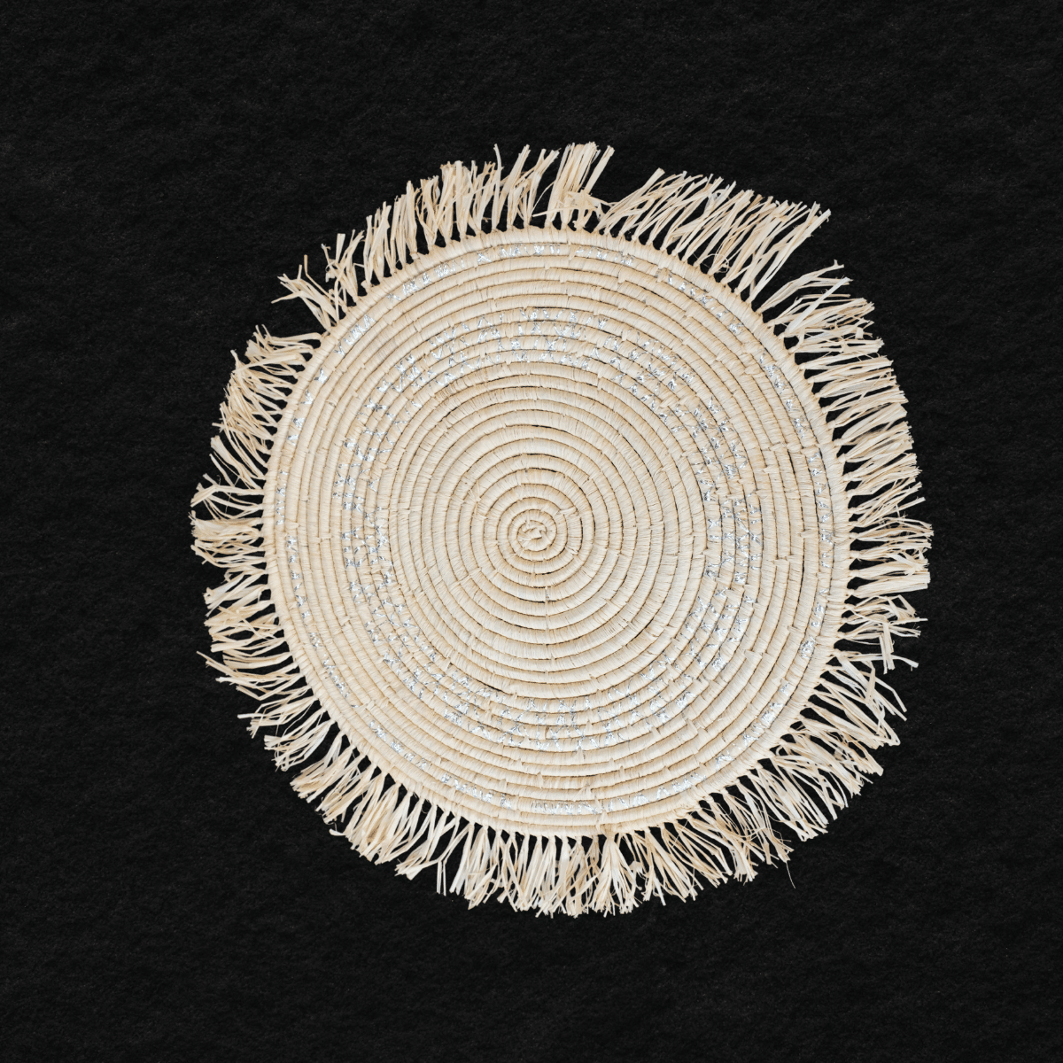 Location set de table raphia naturel 44 cm avec franges – événement La Réunion